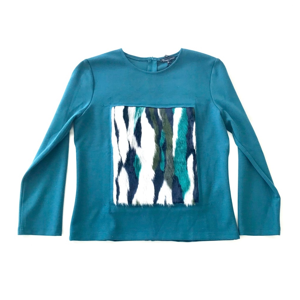 ✧ Blue top with faux fur detail